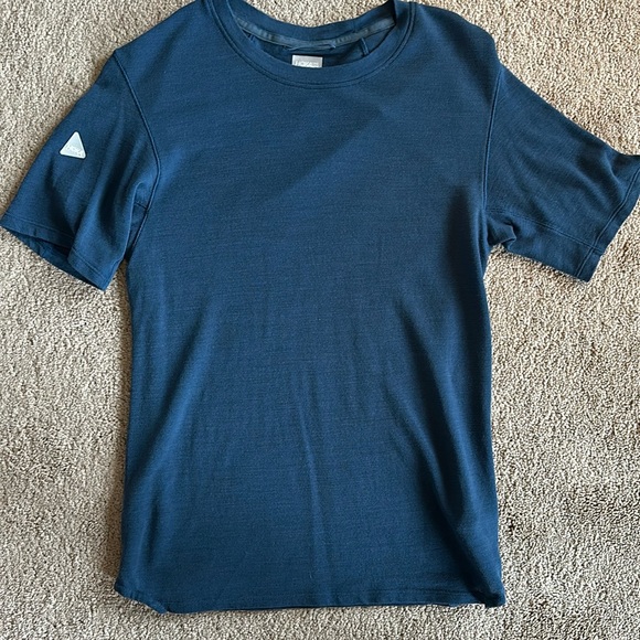 Hoka One One navy blue short sleeve shirt - running shirt - breathable fabric - Picture 1 of 4